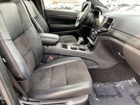 Used 2020 Jeep Grand Cherokee Altitude AWD/4WD image 23