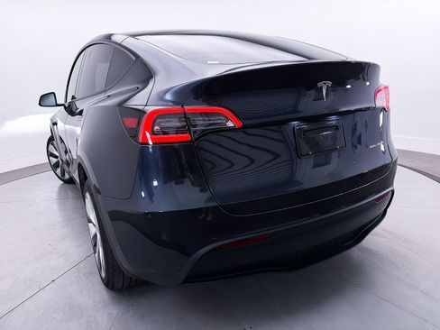 Used 2024 Tesla Model Y Long Range AWD/4WD image 8