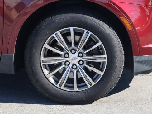 Used 2017 Cadillac XT5 Luxury w/ Driver Awareness Package image 11