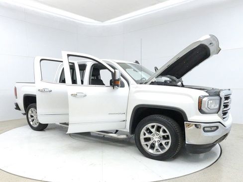 Used 2018 GMC Sierra 1500 SLT w/ Max Trailering Package image 9