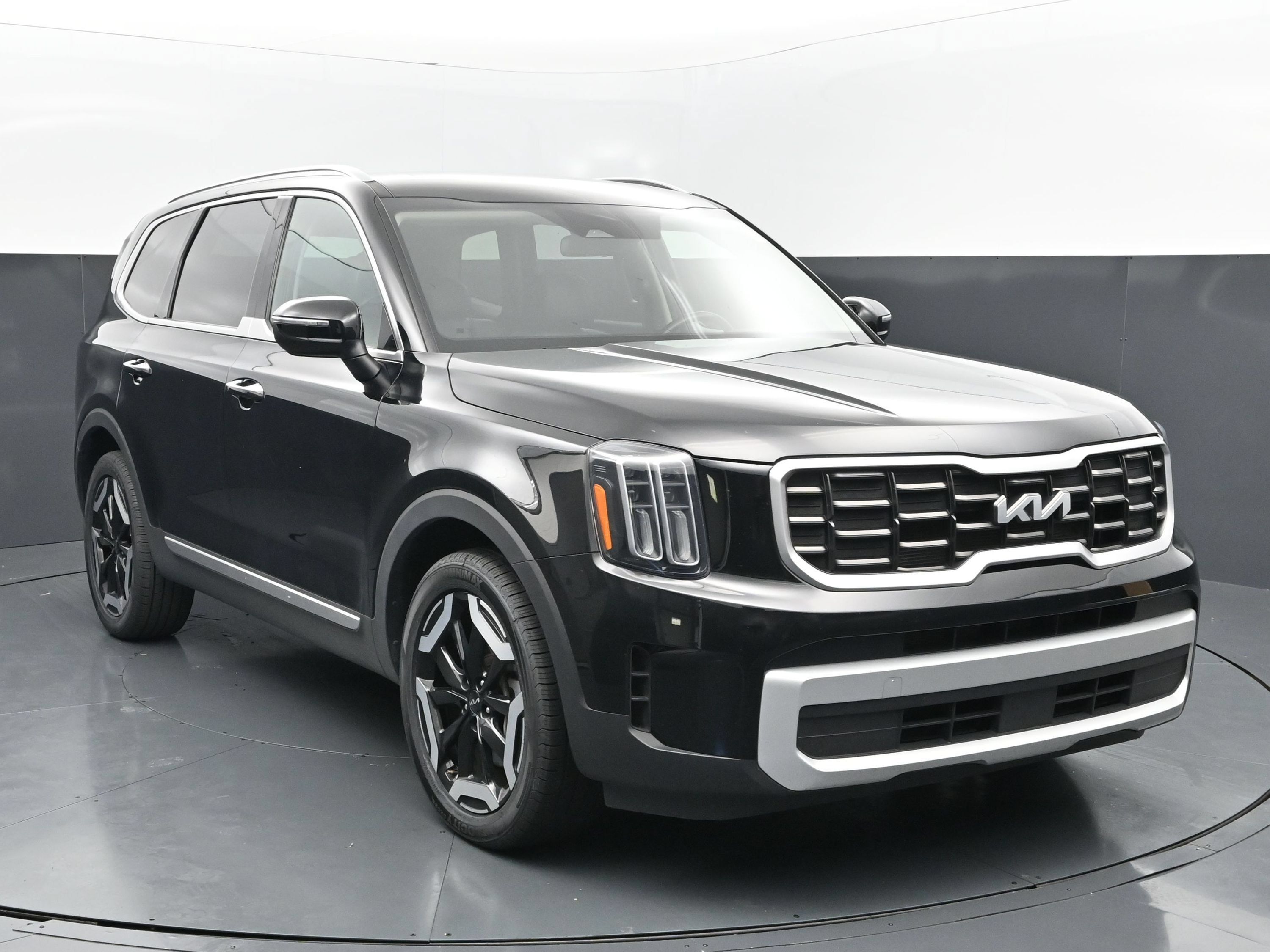 Used 2025 Kia Telluride S FWD image 7