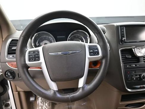 Used 2015 Chrysler Town & Country Touring-L w/ Driver Convenience Group FWD image 13
