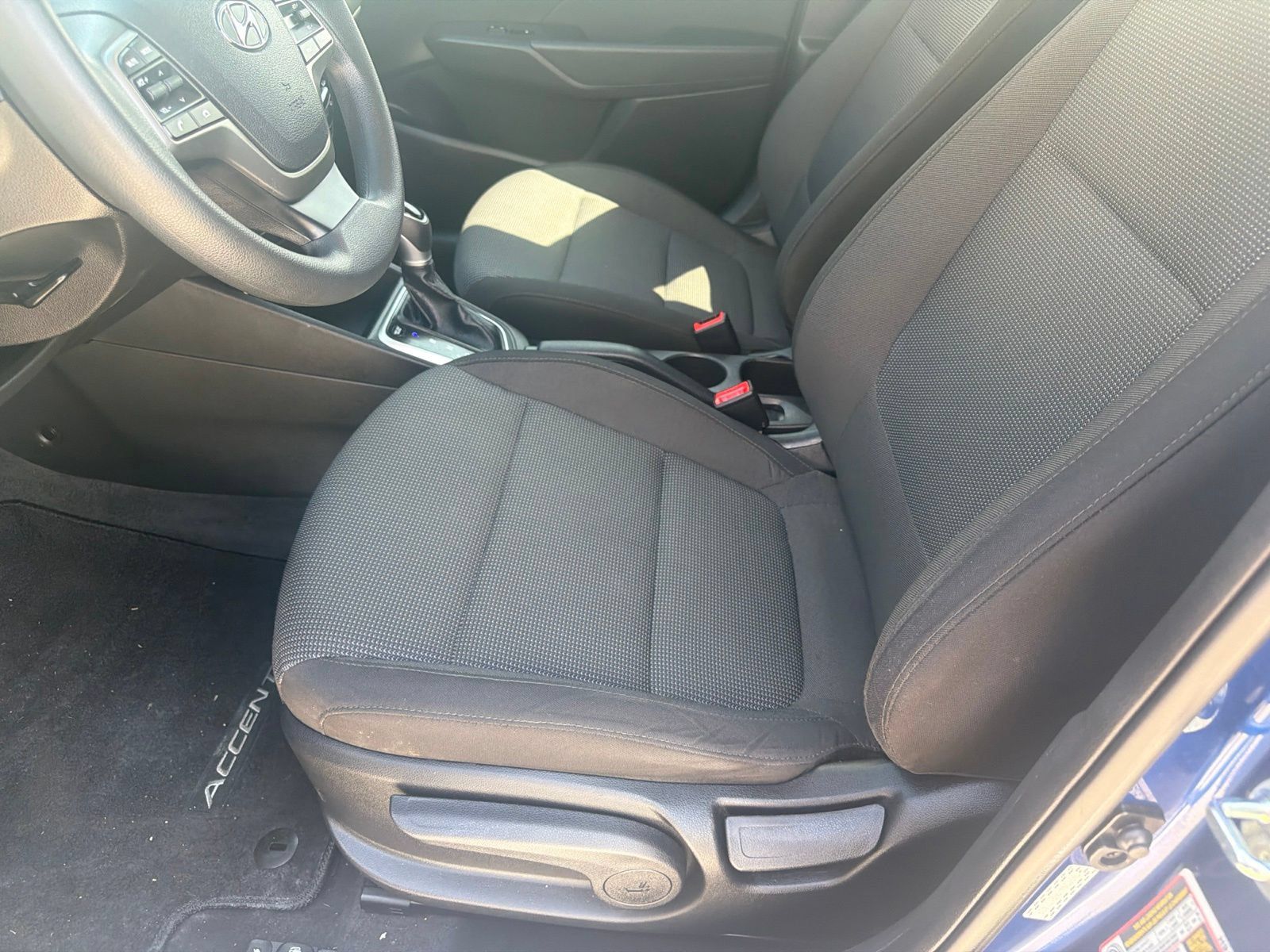 Used 2022 Hyundai Accent SE FWD image 13