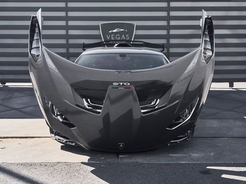 Used 2023 Lamborghini Huracan STO image 23