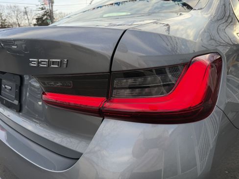 Used 2023 BMW 330i xDrive Sedan w/ Premium Package image 17