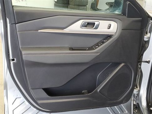 Used 2025 Ford Explorer Active image 10
