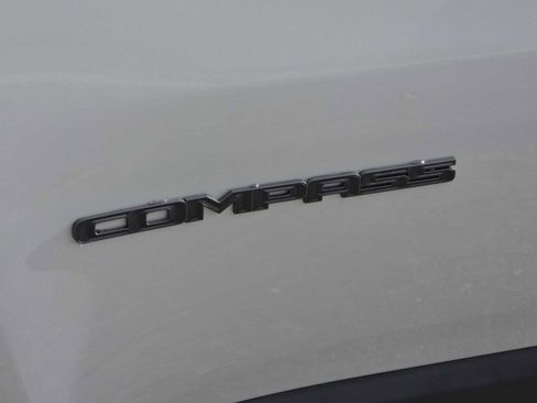 Used 2026 Jeep Compass Latitude AWD/4WD image 11