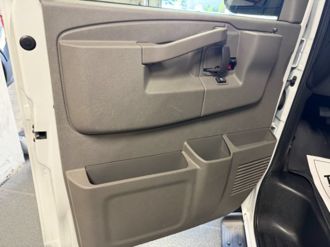 Used 2025 Chevrolet Express 3500 LT w/ LT Preferred Equipment Group RWD image 9