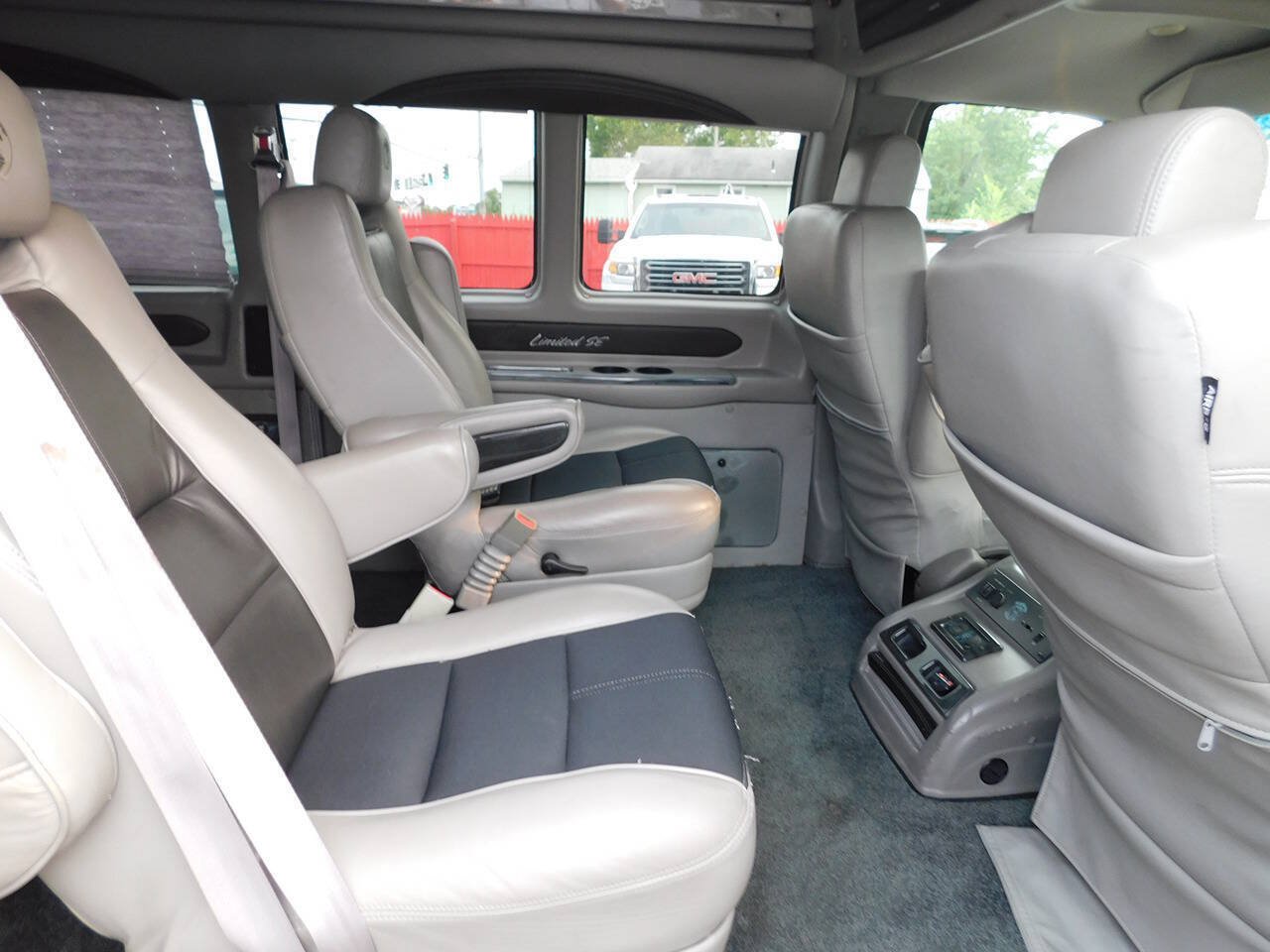 Used 2016 Chevrolet Express 2500 RWD image 35