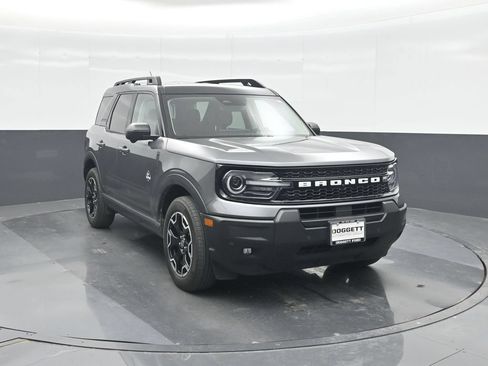 Certified 2025 Ford Bronco Sport Outer Banks w/ Outer Banks Tech Package+ AWD/4WD image 8