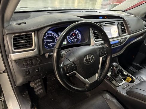 Used 2019 Toyota Highlander Limited w/ Protection Package #3 AWD/4WD image 9