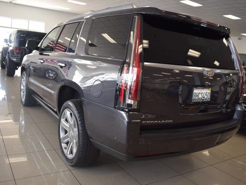Used 2018 Cadillac Escalade Premium Luxury image 5