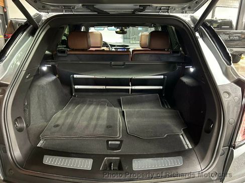 Used 2024 Cadillac XT5 Sportv w/ Technology Package AWD/4WD image 21