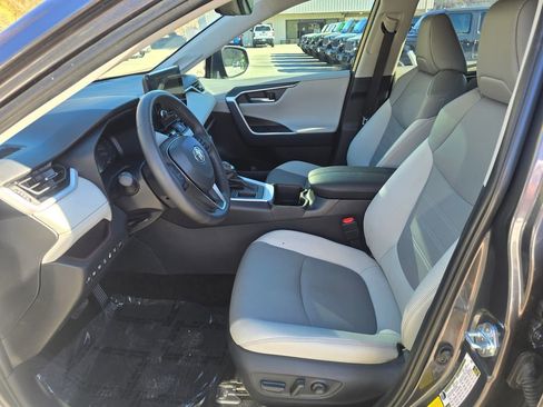 Used 2025 Toyota RAV4 Limited w/ Advanced Technology Package image 4