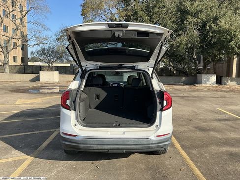 Used 2022 GMC Terrain SLT image 12