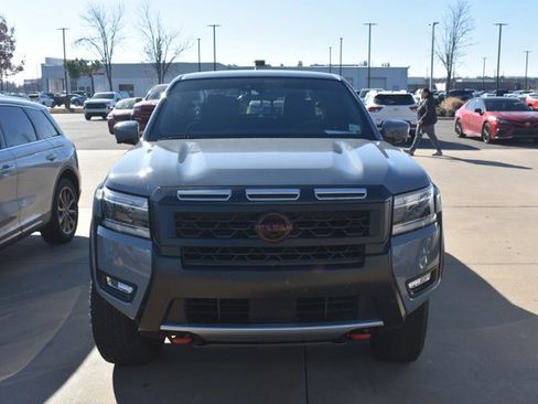 Used 2025 Nissan Frontier PRO-4X w/ Pro Convenience Package image 2