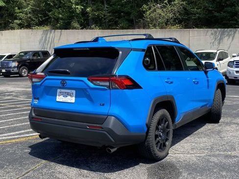 Used 2021 Toyota RAV4 LE FWD image 3