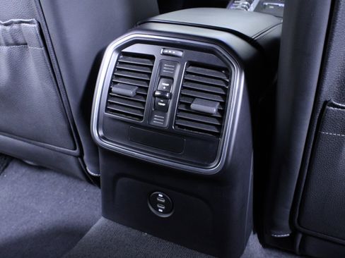 Used 2020 Porsche Macan image 16