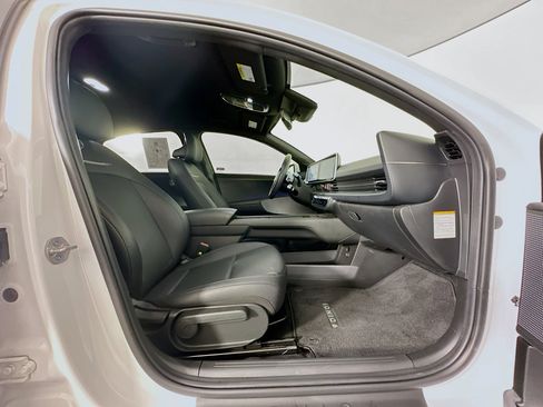 Used 2024 Hyundai Ioniq 6 SEL RWD image 32