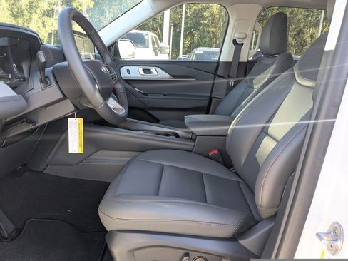 New 2025 Ford Explorer Active w/ Active Comfort Package image 14