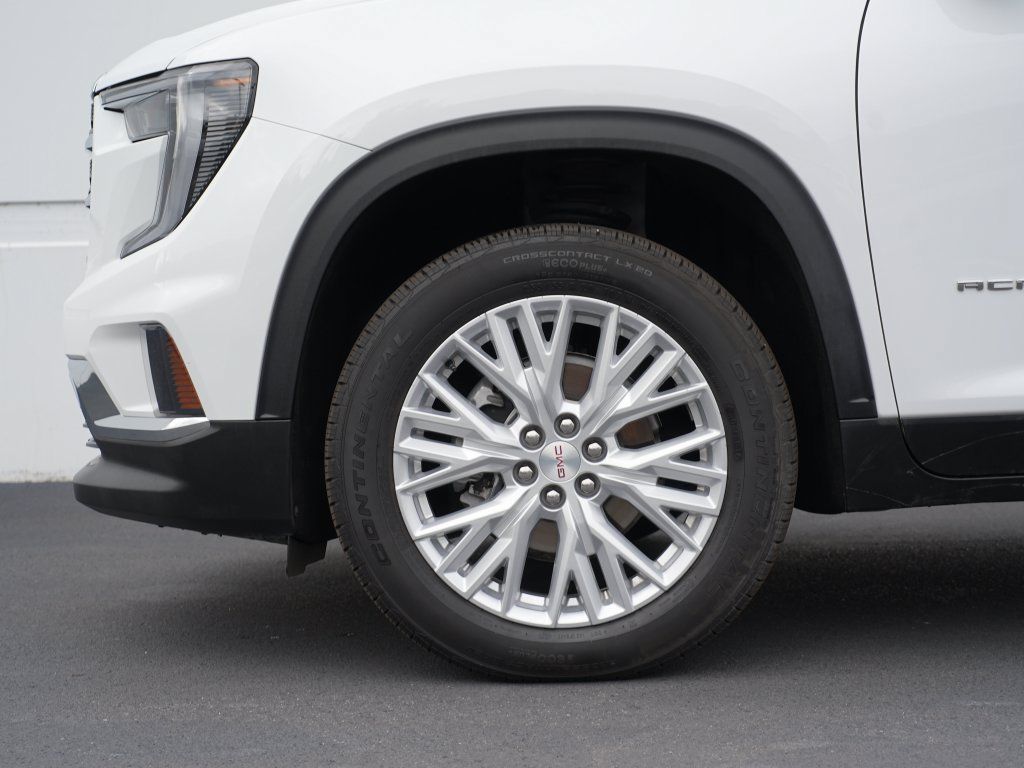Certified 2026 GMC Acadia Elevation w/ Elevation Premium Package AWD/4WD image 11