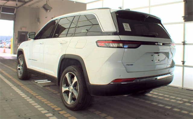 Used 2022 Jeep Grand Cherokee Limited 4xe w/ Luxury Tech Group II AWD/4WD image 7