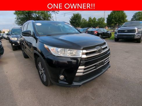 Used 2017 Toyota Highlander XLE AWD/4WD image 3