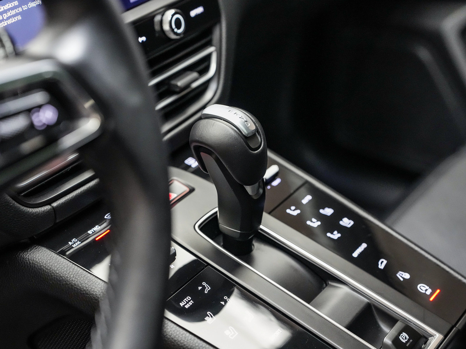 Certified 2024 Porsche Macan AWD/4WD image 23