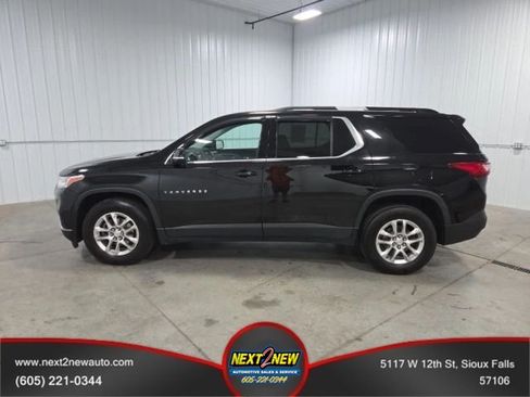 Used 2018 Chevrolet Traverse LT AWD/4WD image 1