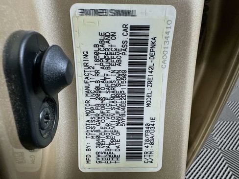 Used 2013 Toyota Corolla LE image 30