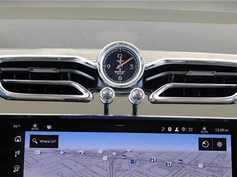 New 2025 Bentley Bentayga Extended Wheelbase image 18