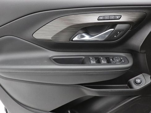 Used 2024 GMC Terrain SLT image 13