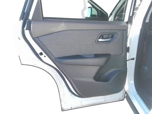 Used 2023 Nissan Rogue SV image 29