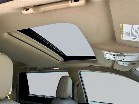 Used 2019 Toyota Highlander XLE FWD image 17