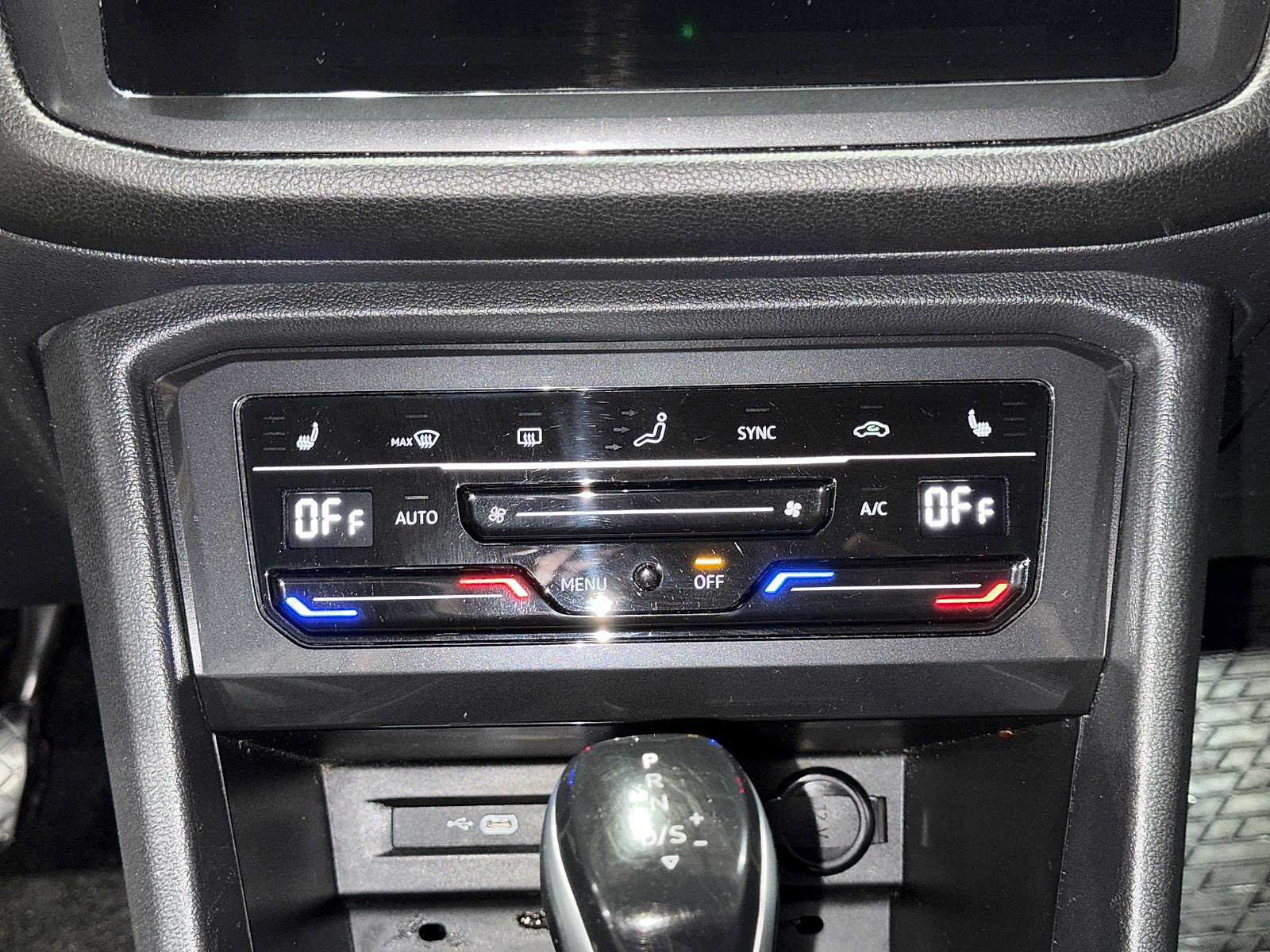 Used 2023 Volkswagen Tiguan SE w/ Panoramic Sunroof Package FWD image 21