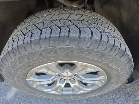 Used 2022 GMC Sierra 1500 SLE w/ Preferred Package image 10