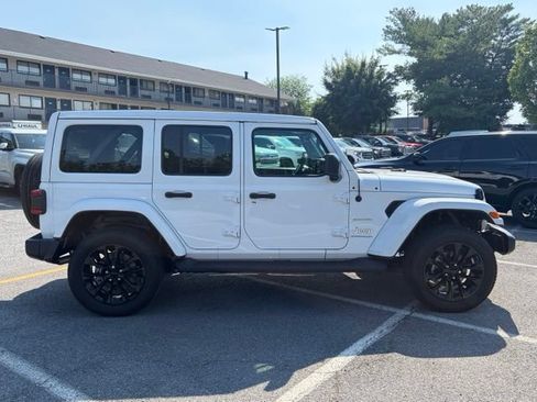 Used 2023 Jeep Wrangler Unlimited Sahara w/ Cold Weather Group AWD/4WD image 9