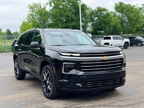 Used 2025 Chevrolet Traverse High Country AWD/4WD image 4
