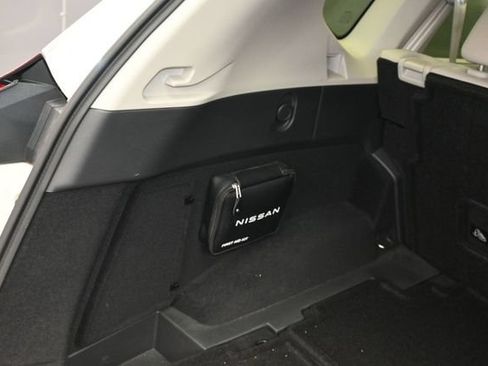Used 2023 Nissan Rogue SL w/ SL Premium Package FWD image 17