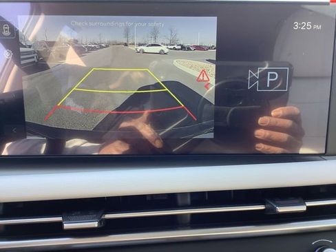 Certified 2025 Hyundai Tucson SE image 14