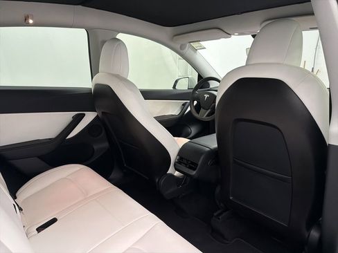 Used 2021 Tesla Model Y Long Range AWD/4WD image 23