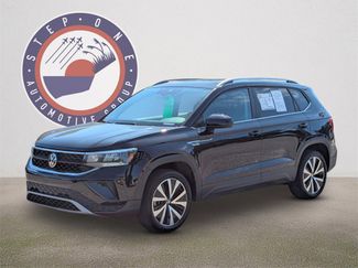 Certified 2022 Volkswagen Taos SE w/ Panoramic Sunroof Package video 2