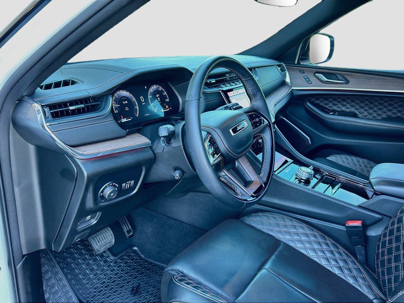 Used 2024 Jeep Grand Cherokee L Summit w/ High Altitude Package AWD/4WD image 29