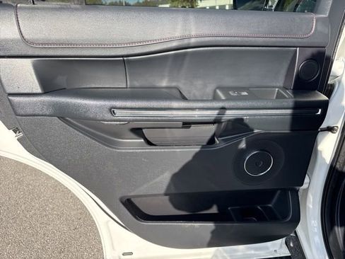 Used 2024 Ford Expedition Limited image 30