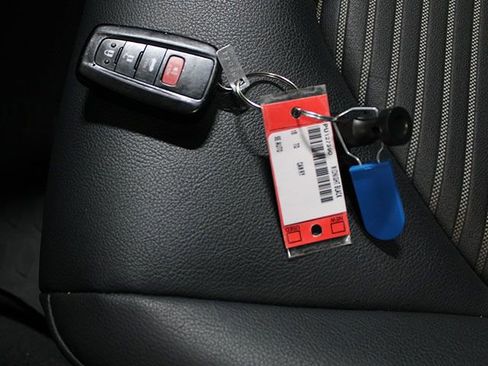 Used 2018 Toyota Camry SE w/ Moonroof Package image 20