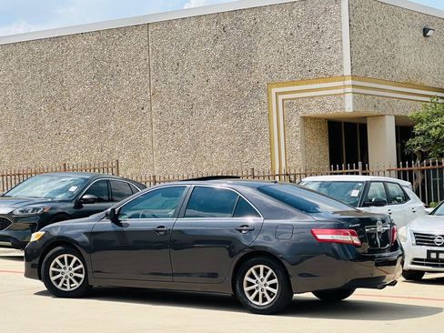 Used 2011 Toyota Camry XLE w/ XLE Extra-Value Pkg #2 FWD image 6