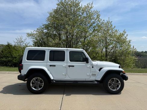 Used 2021 Jeep Wrangler Unlimited Sahara AWD/4WD image 2