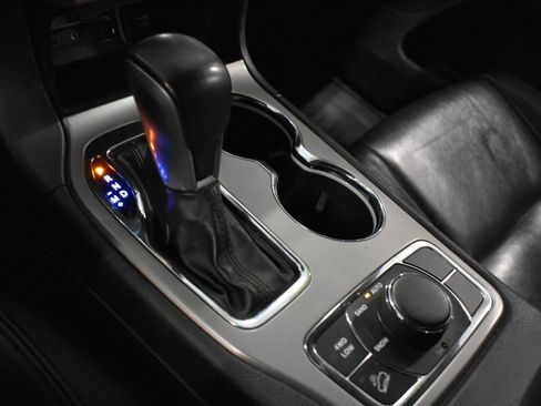 Used 2022 Jeep Grand Cherokee Limited w/ Technology Group image 17