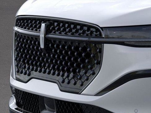 New 2025 Lincoln Nautilus Reserve w/ Jet Appearance Package image 17