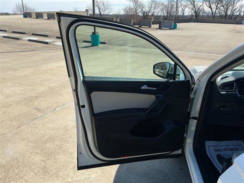 Used 2021 Volkswagen Tiguan SEL image 24